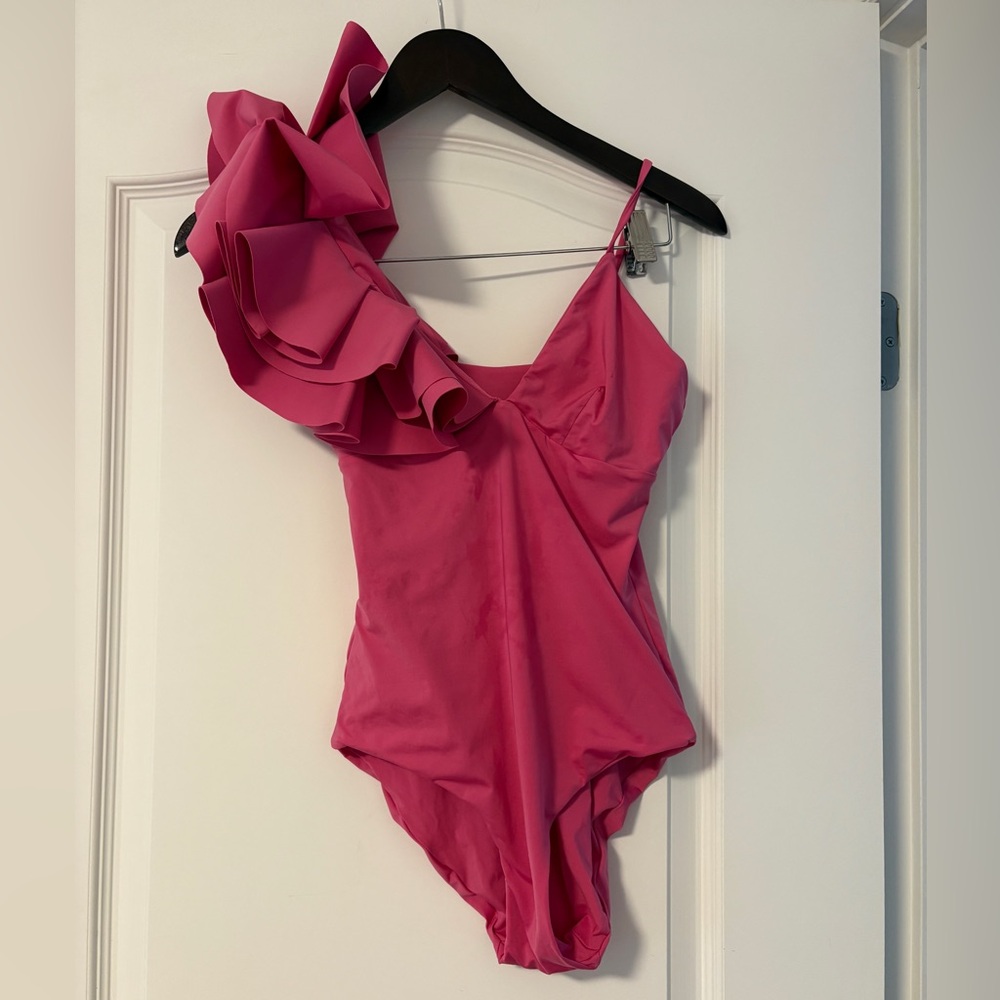🩷 Maygel Coronel Barbie pink ruffle one shoulder swim suit